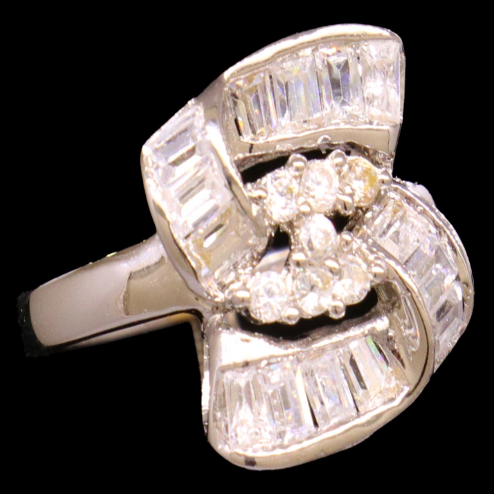 18K White Gold Ring
